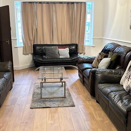 London Luxury 5 Bedroom House 2 Min Walk To The Tube Station Dagenham Eksteriør billede