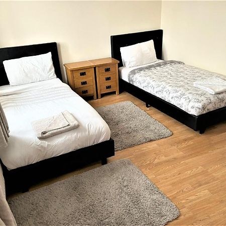 London Luxury 5 Bedroom House 2 Min Walk To The Tube Station Dagenham Eksteriør billede