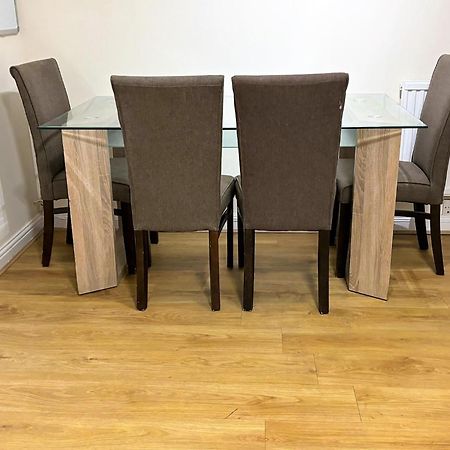London Luxury 5 Bedroom House 2 Min Walk To The Tube Station Dagenham Eksteriør billede