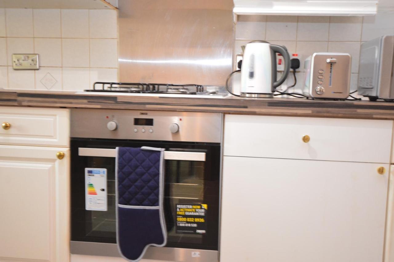London Luxury 5 Bedroom House 2 Min Walk To The Tube Station Dagenham Eksteriør billede