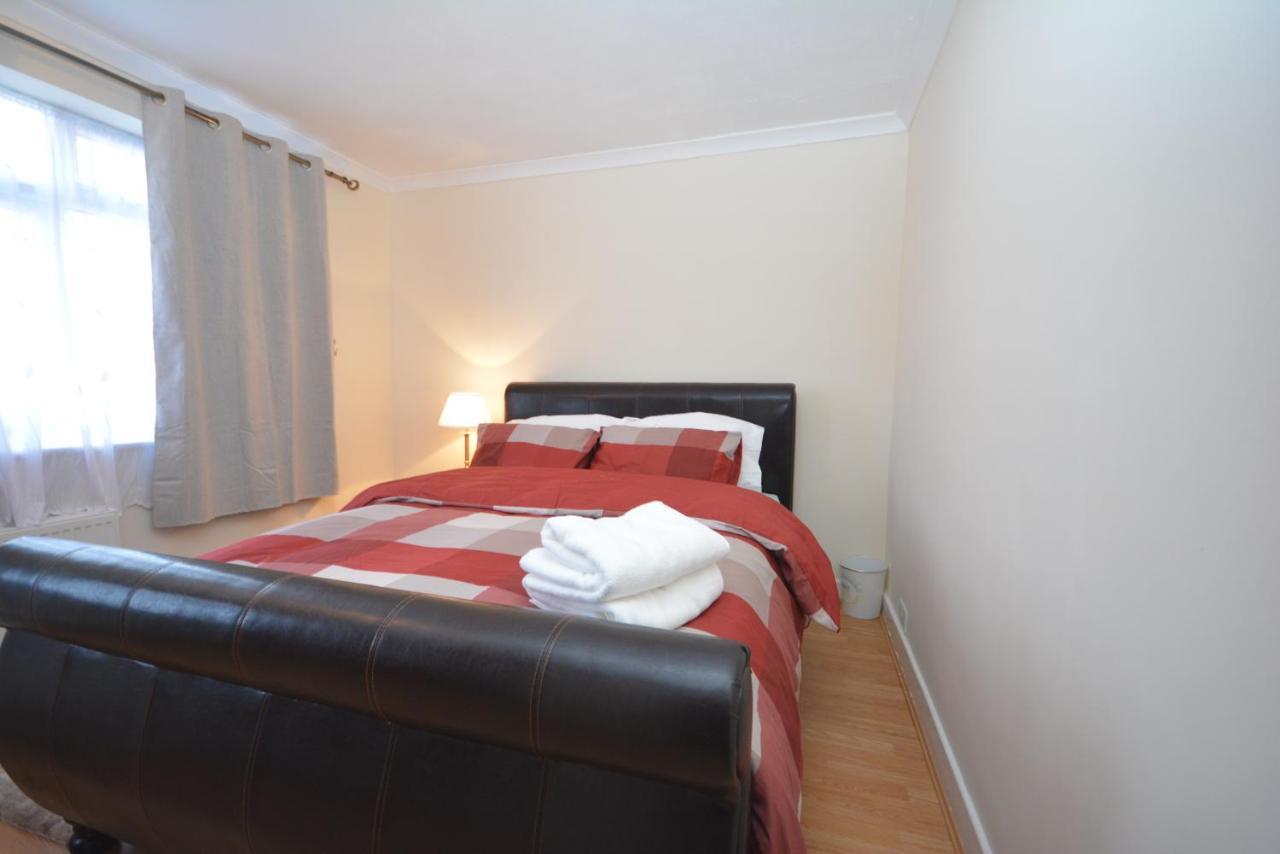 London Luxury 5 Bedroom House 2 Min Walk To The Tube Station Dagenham Eksteriør billede