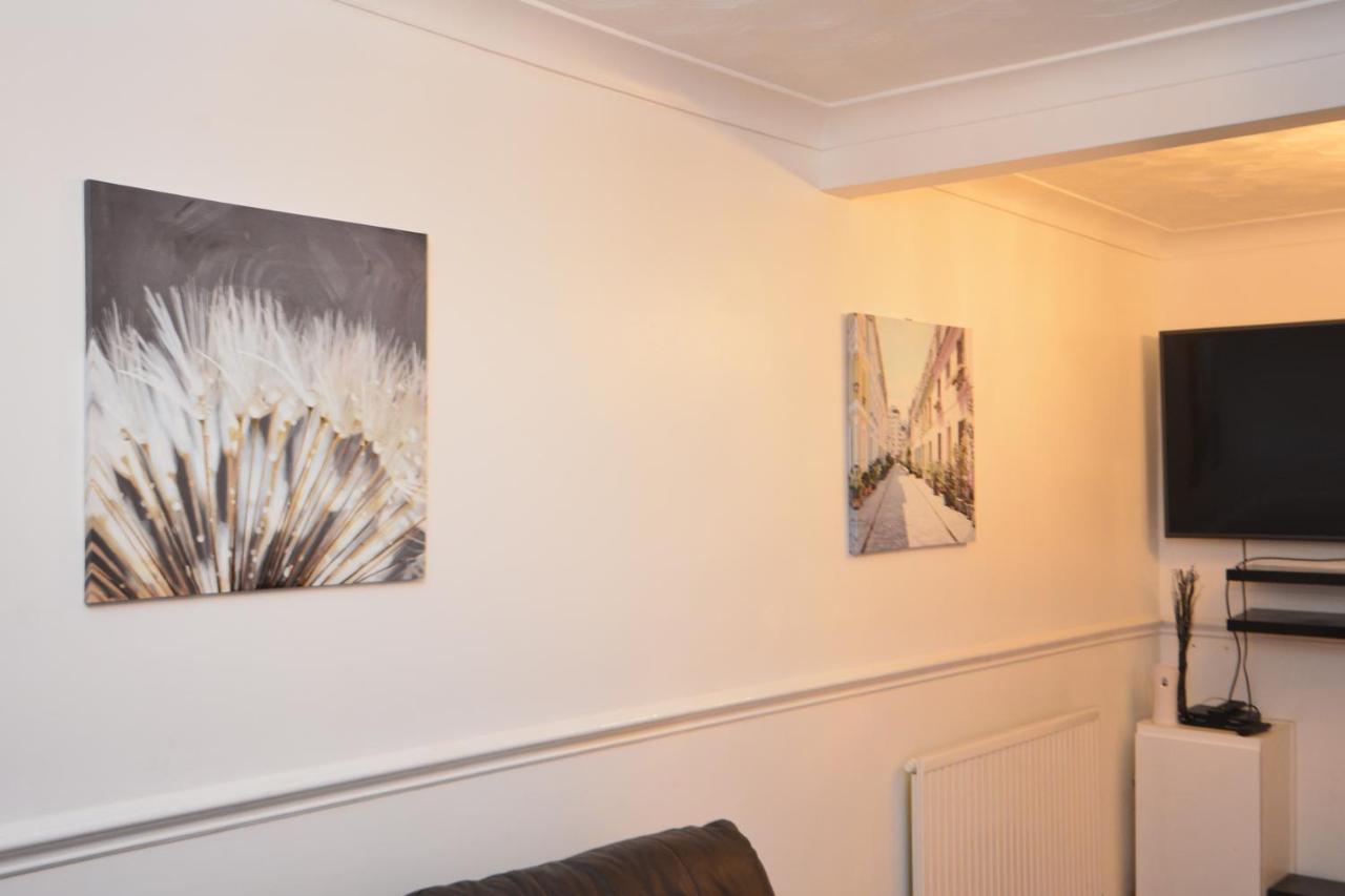 London Luxury 5 Bedroom House 2 Min Walk To The Tube Station Dagenham Eksteriør billede