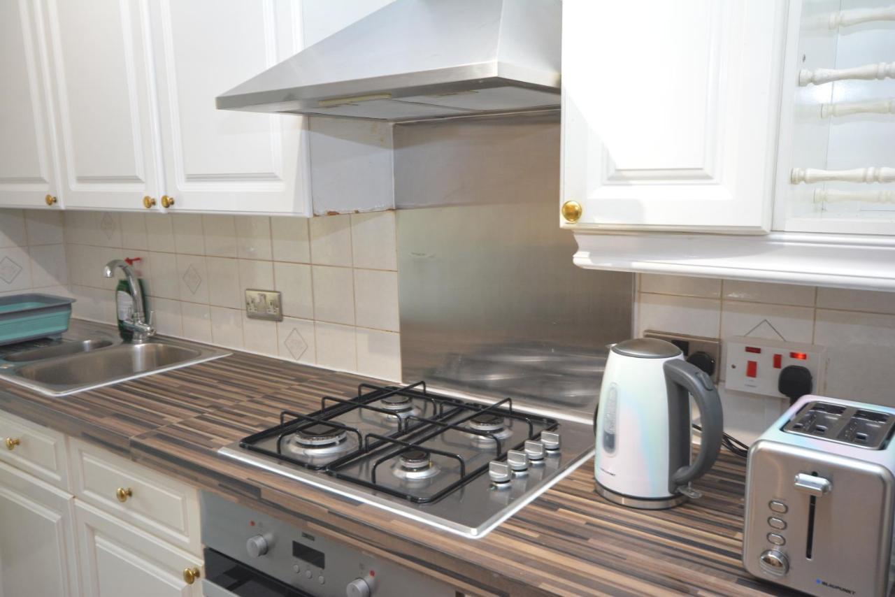 London Luxury 5 Bedroom House 2 Min Walk To The Tube Station Dagenham Eksteriør billede