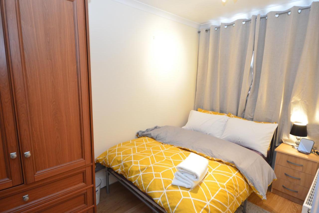 London Luxury 5 Bedroom House 2 Min Walk To The Tube Station Dagenham Eksteriør billede