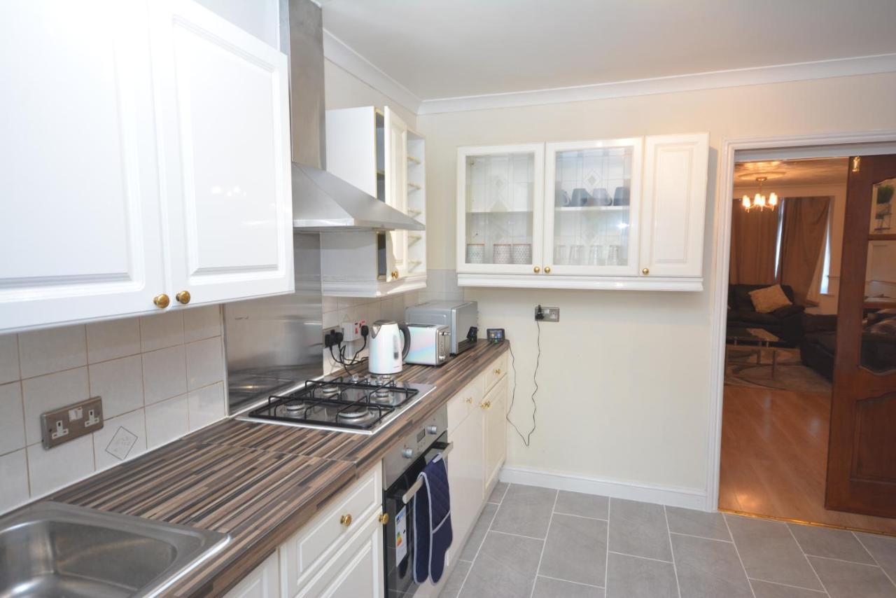 London Luxury 5 Bedroom House 2 Min Walk To The Tube Station Dagenham Eksteriør billede