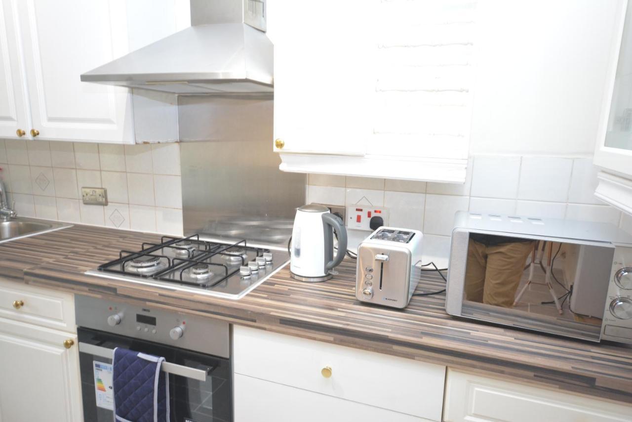 London Luxury 5 Bedroom House 2 Min Walk To The Tube Station Dagenham Eksteriør billede