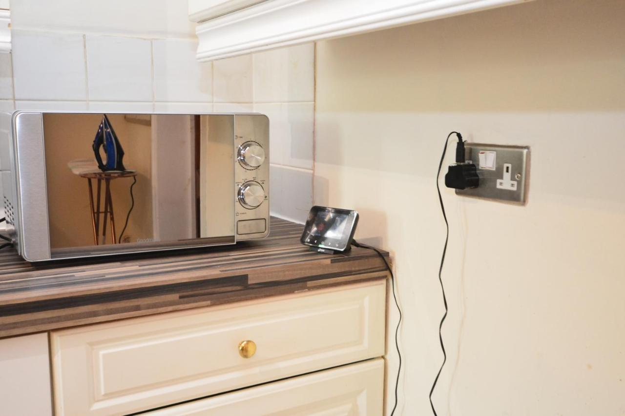 London Luxury 5 Bedroom House 2 Min Walk To The Tube Station Dagenham Eksteriør billede