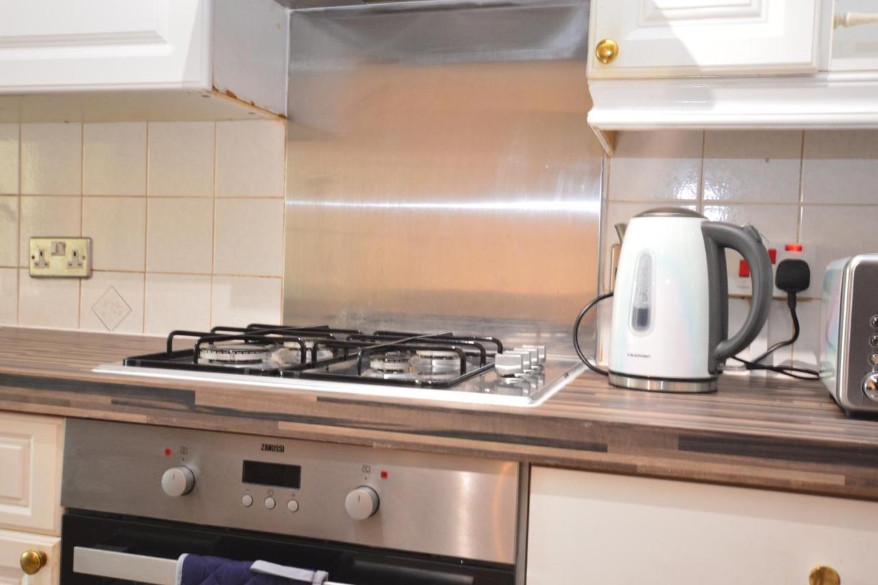 London Luxury 5 Bedroom House 2 Min Walk To The Tube Station Dagenham Eksteriør billede