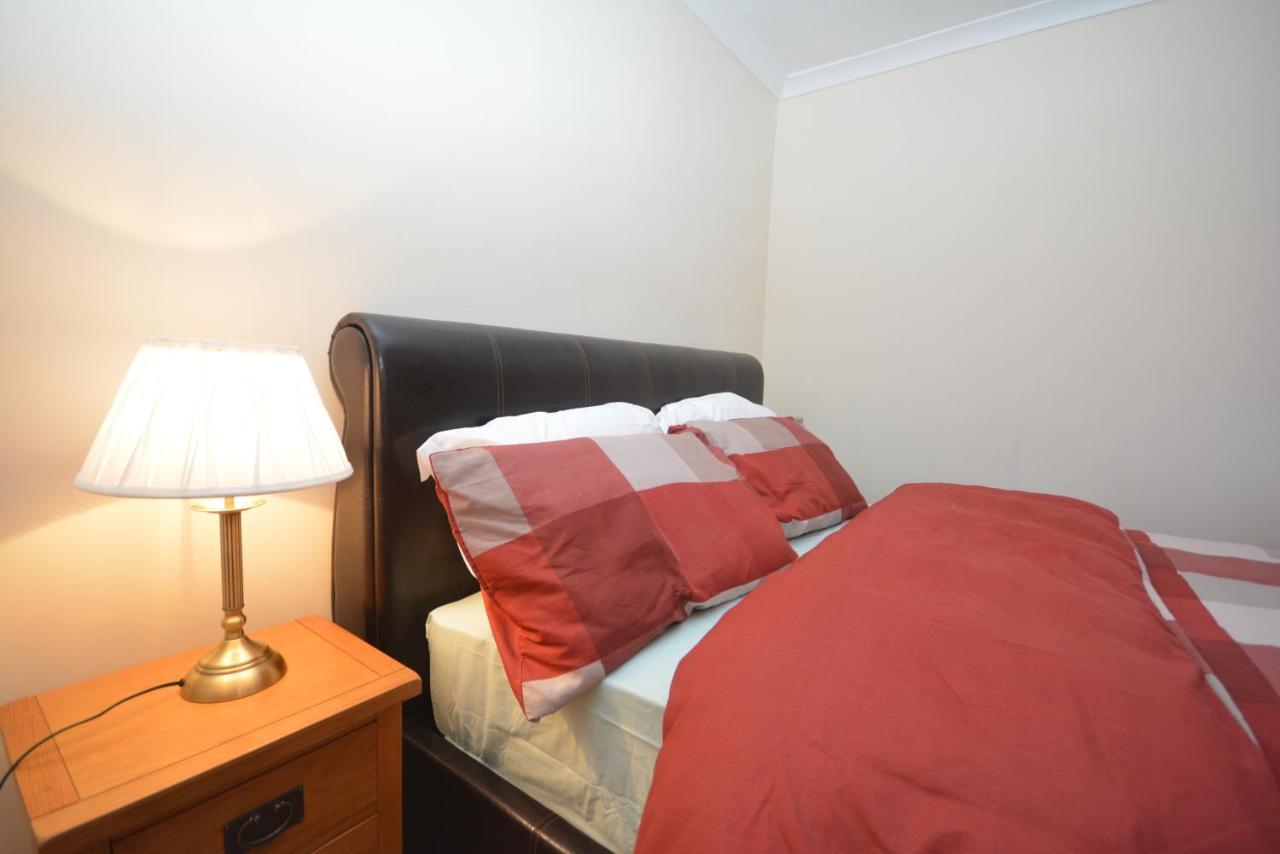London Luxury 5 Bedroom House 2 Min Walk To The Tube Station Dagenham Eksteriør billede