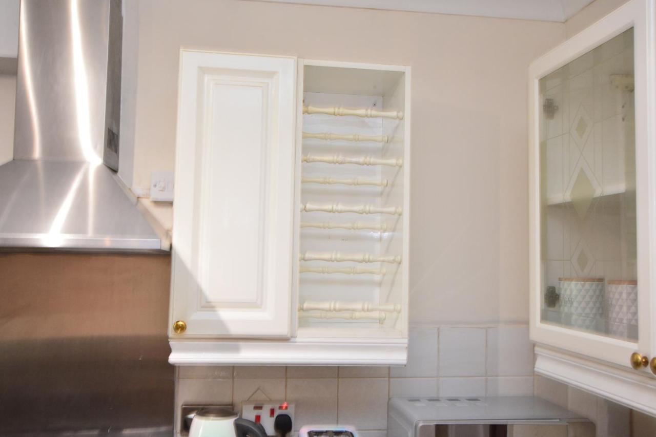 London Luxury 5 Bedroom House 2 Min Walk To The Tube Station Dagenham Eksteriør billede
