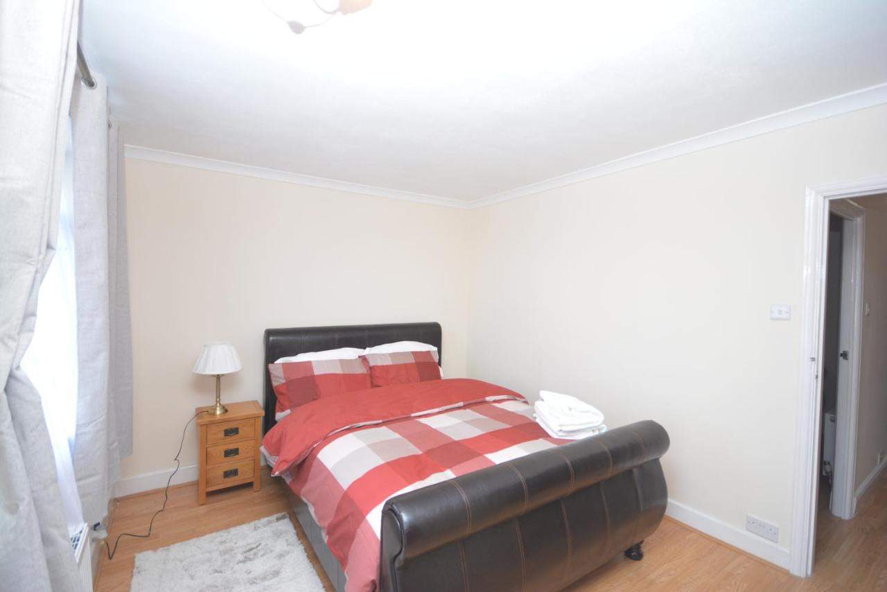 London Luxury 5 Bedroom House 2 Min Walk To The Tube Station Dagenham Eksteriør billede
