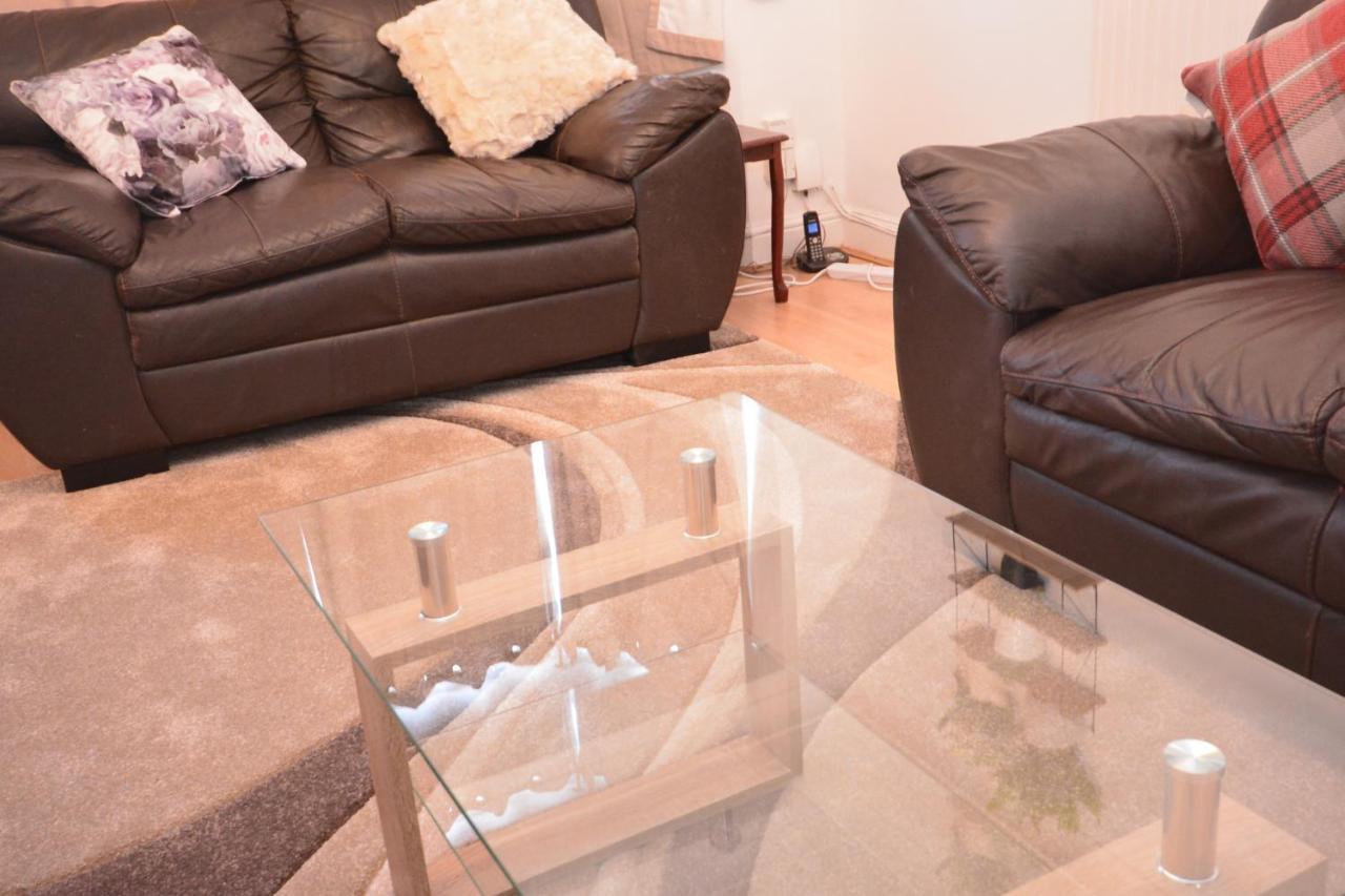 London Luxury 5 Bedroom House 2 Min Walk To The Tube Station Dagenham Eksteriør billede