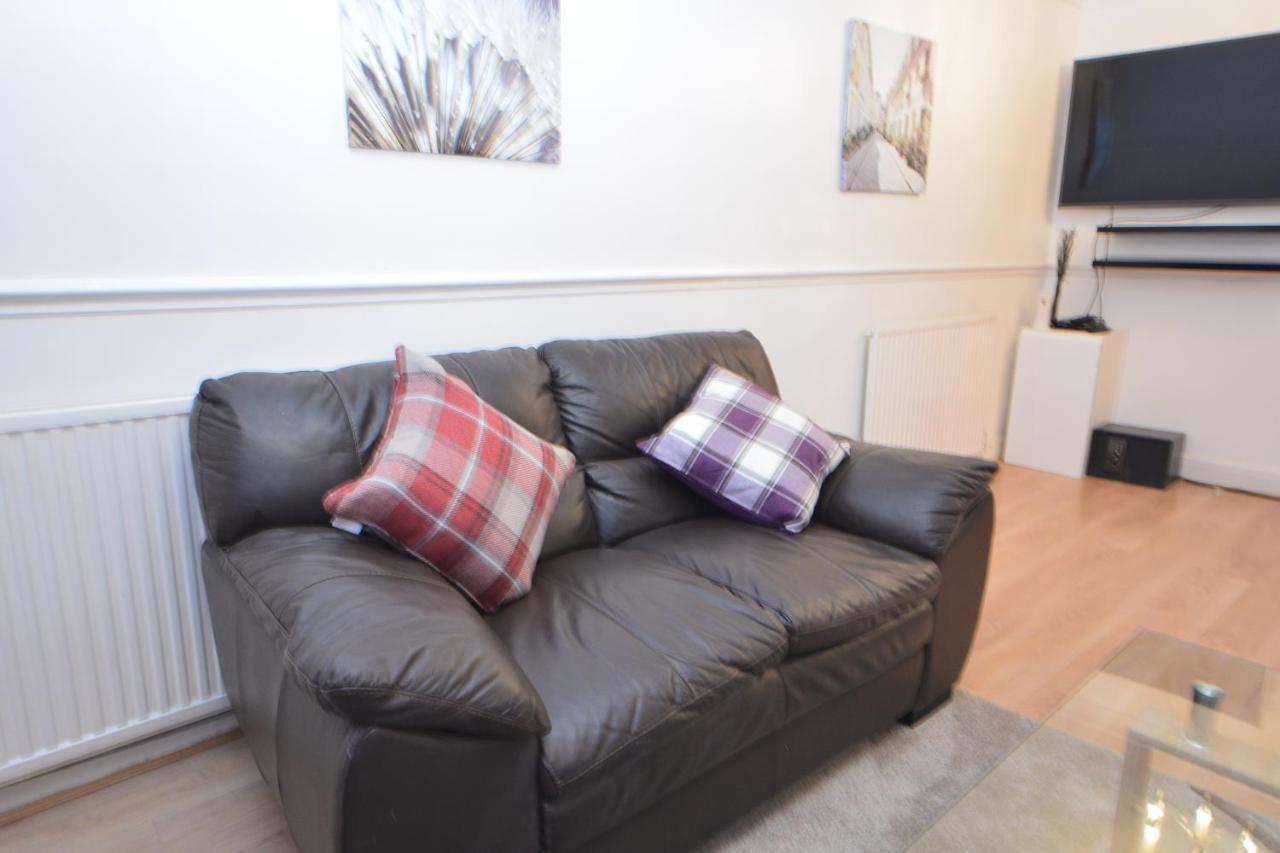 London Luxury 5 Bedroom House 2 Min Walk To The Tube Station Dagenham Eksteriør billede
