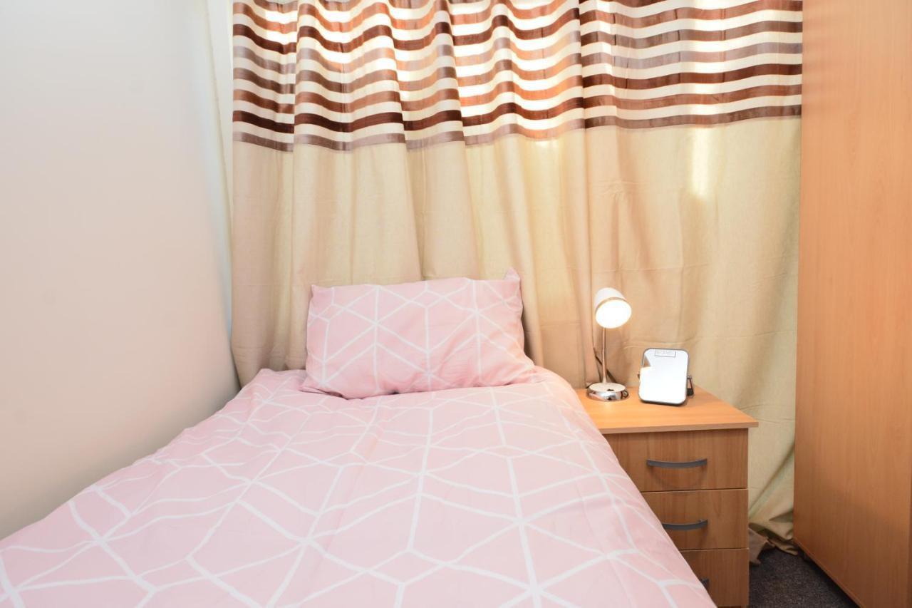 London Luxury 5 Bedroom House 2 Min Walk To The Tube Station Dagenham Eksteriør billede