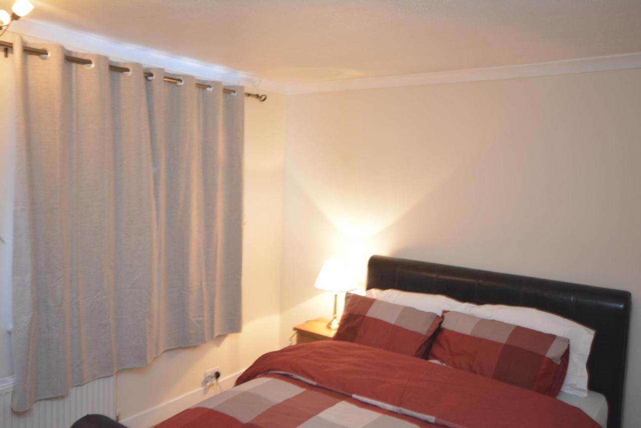 London Luxury 5 Bedroom House 2 Min Walk To The Tube Station Dagenham Eksteriør billede