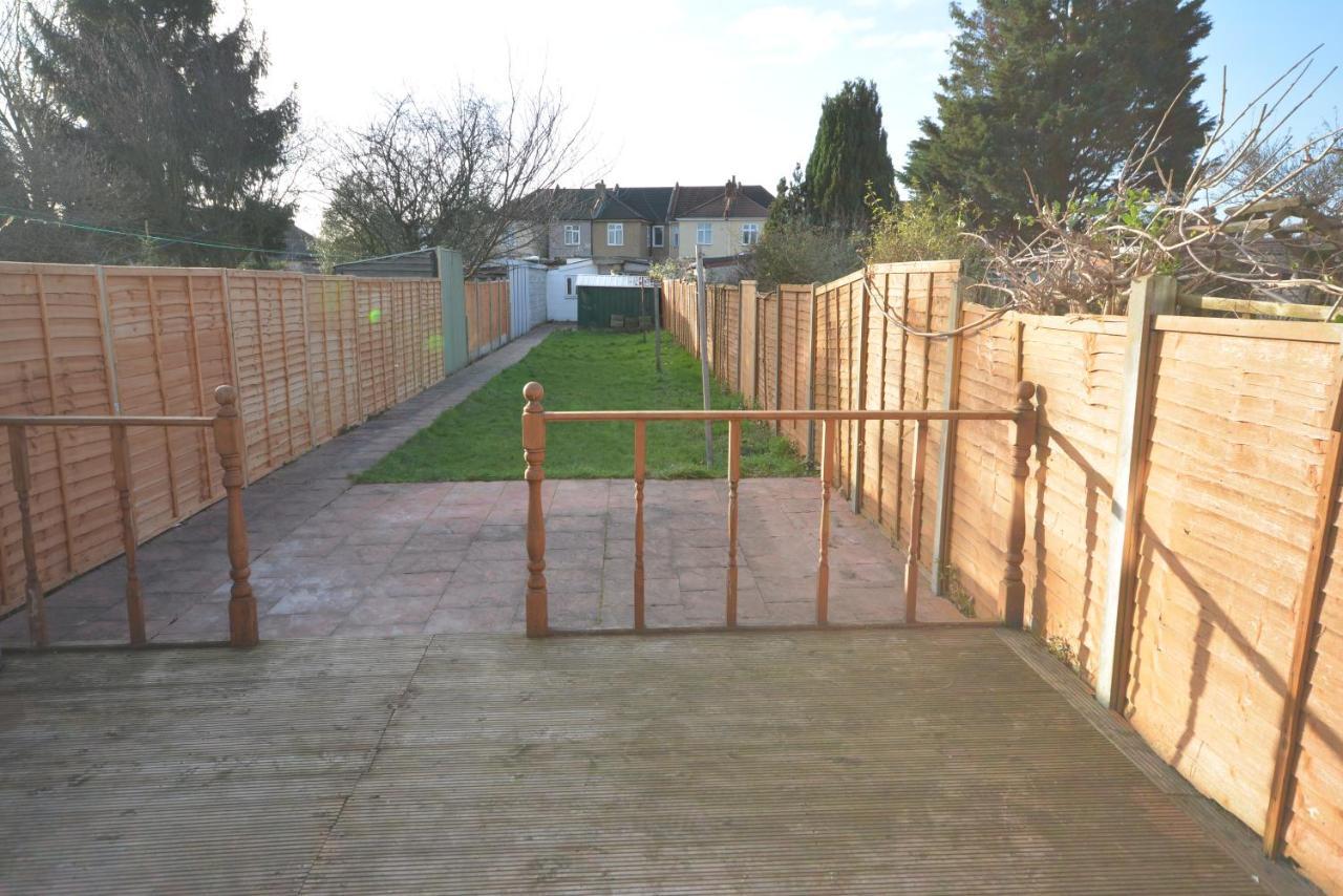 London Luxury 5 Bedroom House 2 Min Walk To The Tube Station Dagenham Eksteriør billede