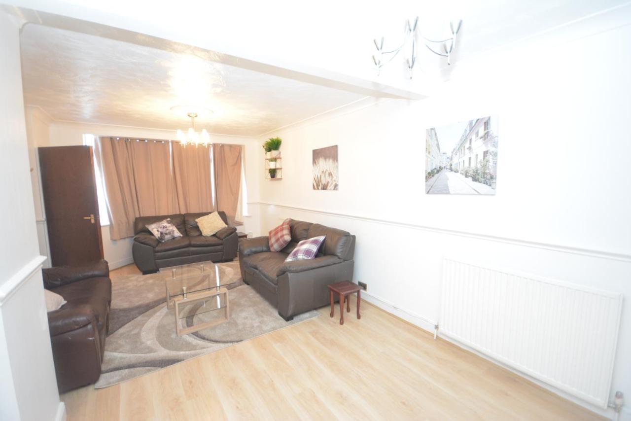 London Luxury 5 Bedroom House 2 Min Walk To The Tube Station Dagenham Eksteriør billede