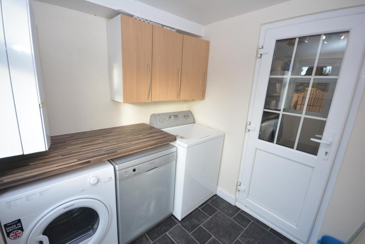 London Luxury 5 Bedroom House 2 Min Walk To The Tube Station Dagenham Eksteriør billede