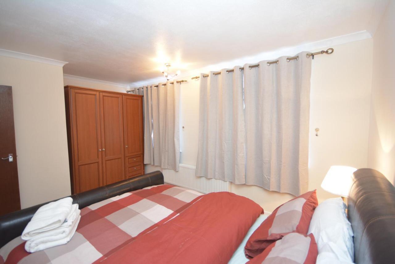 London Luxury 5 Bedroom House 2 Min Walk To The Tube Station Dagenham Eksteriør billede