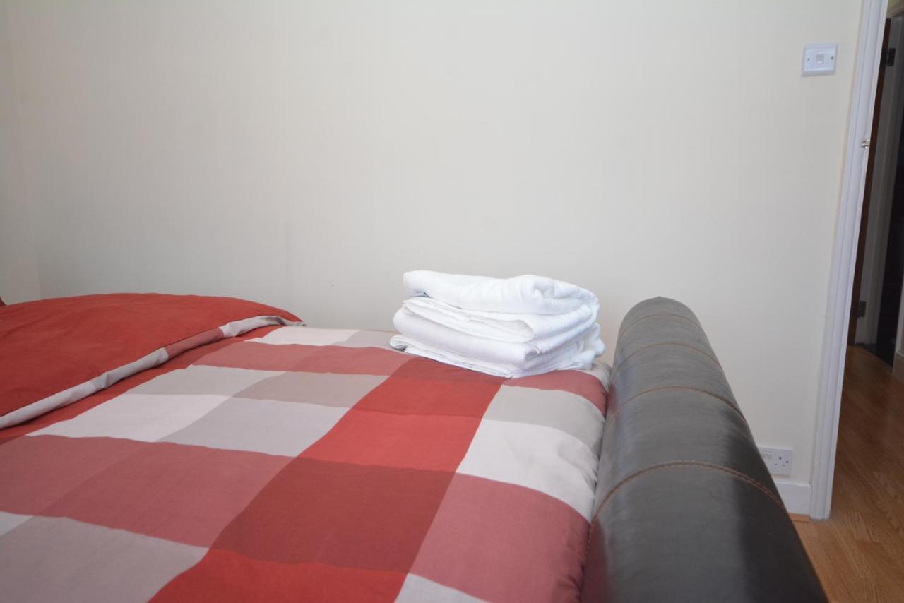 London Luxury 5 Bedroom House 2 Min Walk To The Tube Station Dagenham Eksteriør billede
