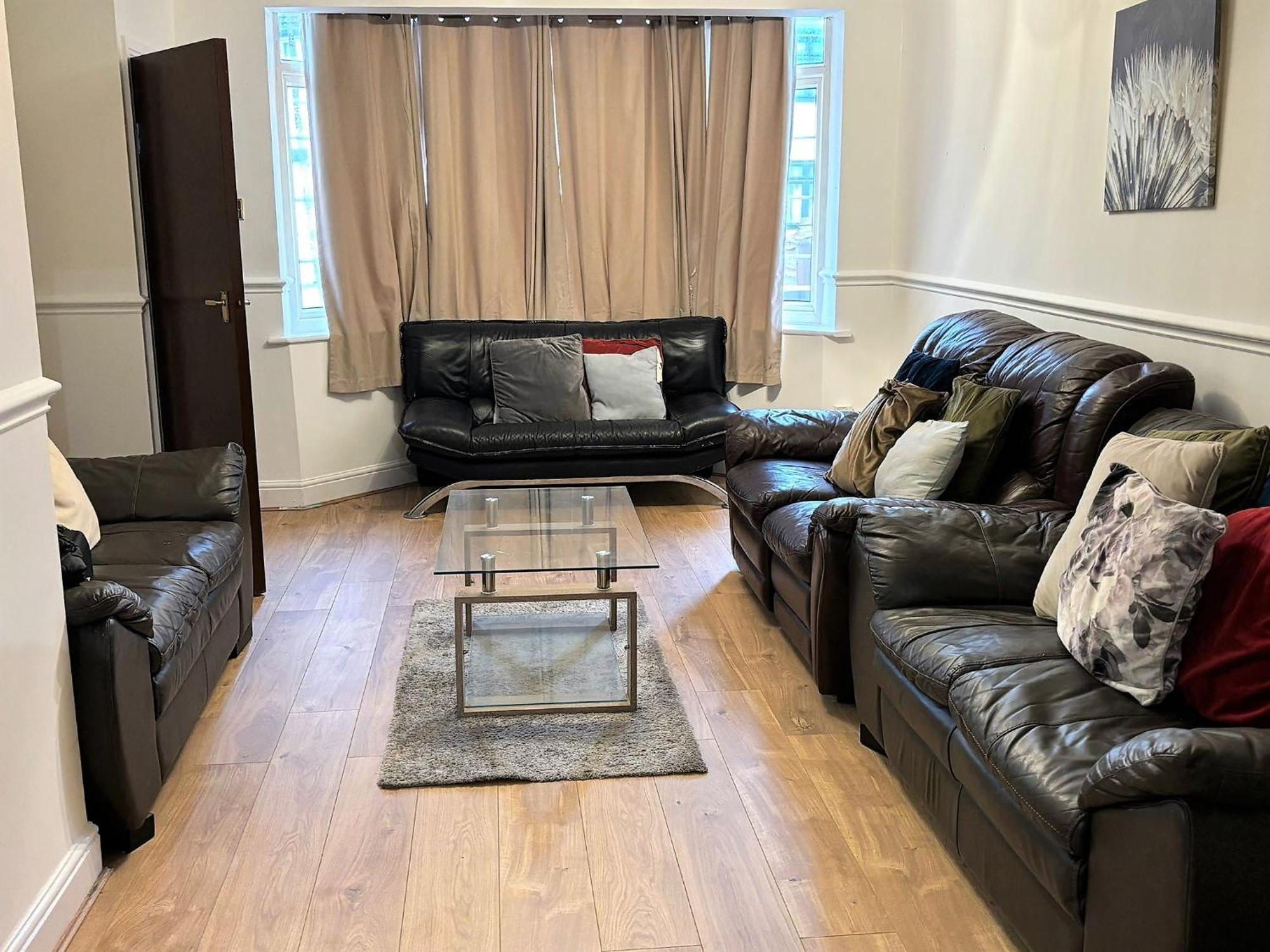 London Luxury 5 Bedroom House 2 Min Walk To The Tube Station Dagenham Eksteriør billede