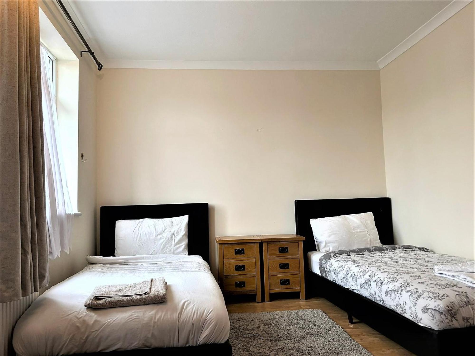 London Luxury 5 Bedroom House 2 Min Walk To The Tube Station Dagenham Eksteriør billede
