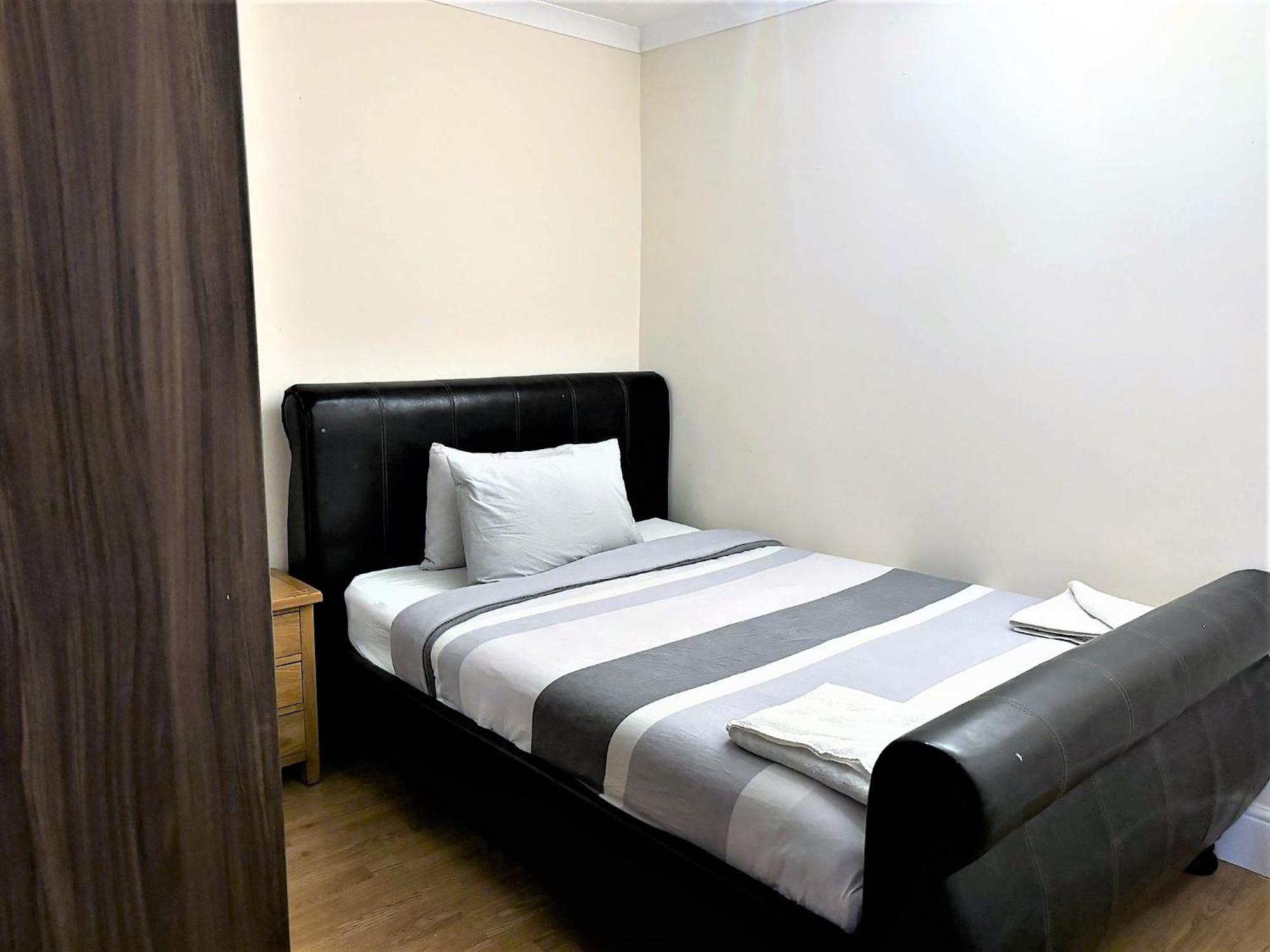 London Luxury 5 Bedroom House 2 Min Walk To The Tube Station Dagenham Eksteriør billede