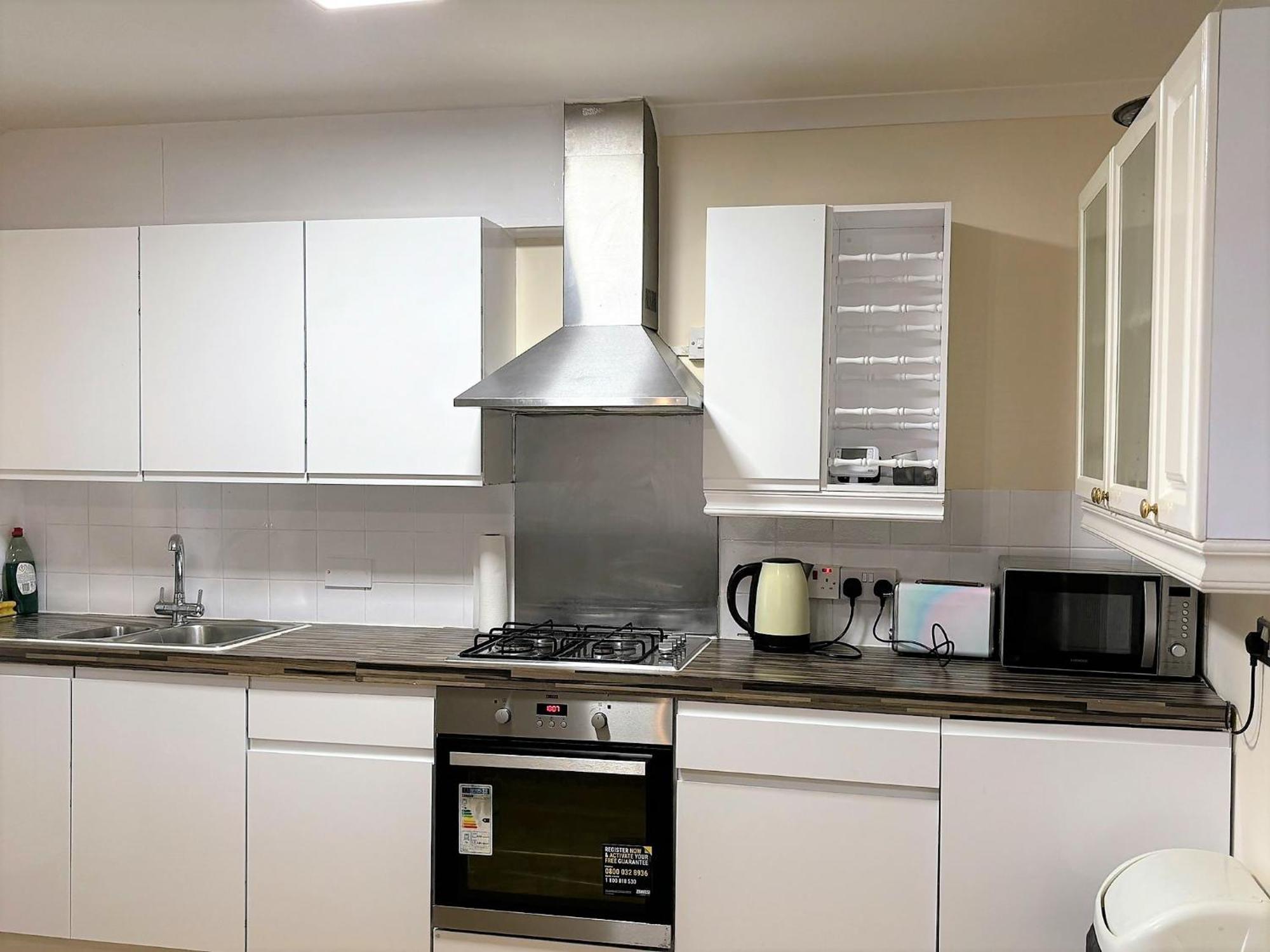 London Luxury 5 Bedroom House 2 Min Walk To The Tube Station Dagenham Eksteriør billede